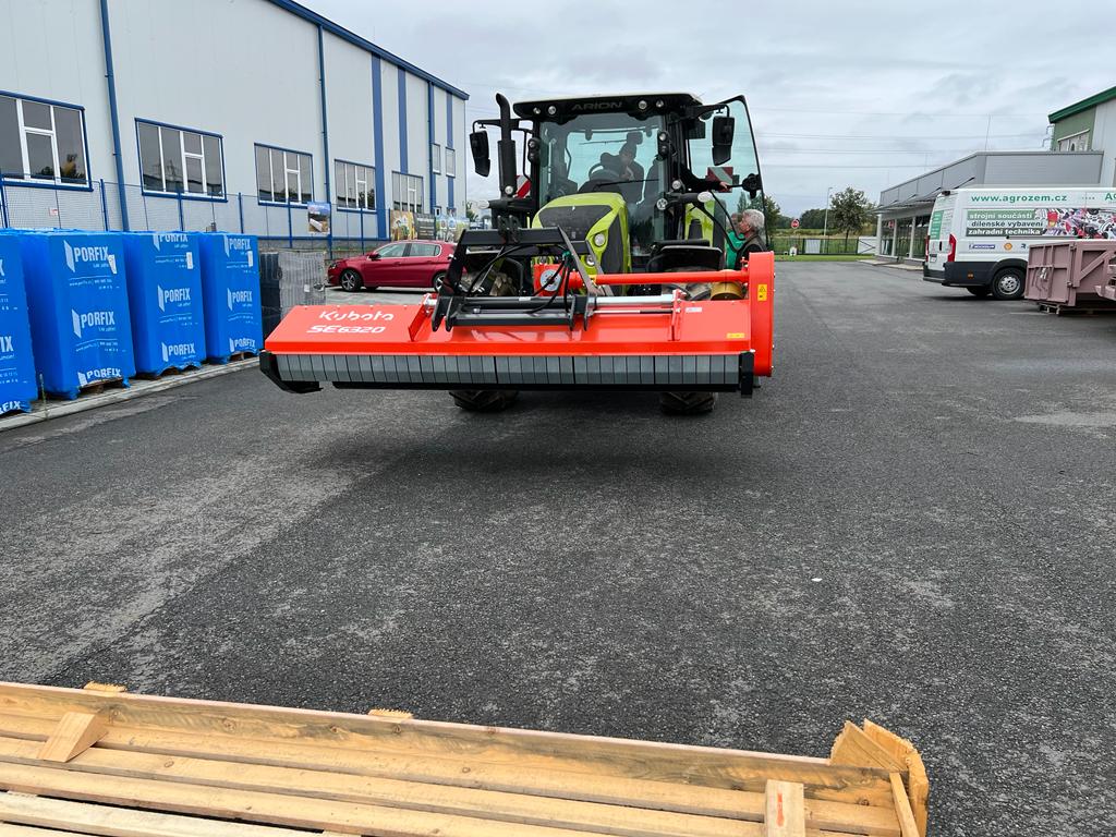Předání mulčovače Kubota SE6320 na pastviny pana Müllera.