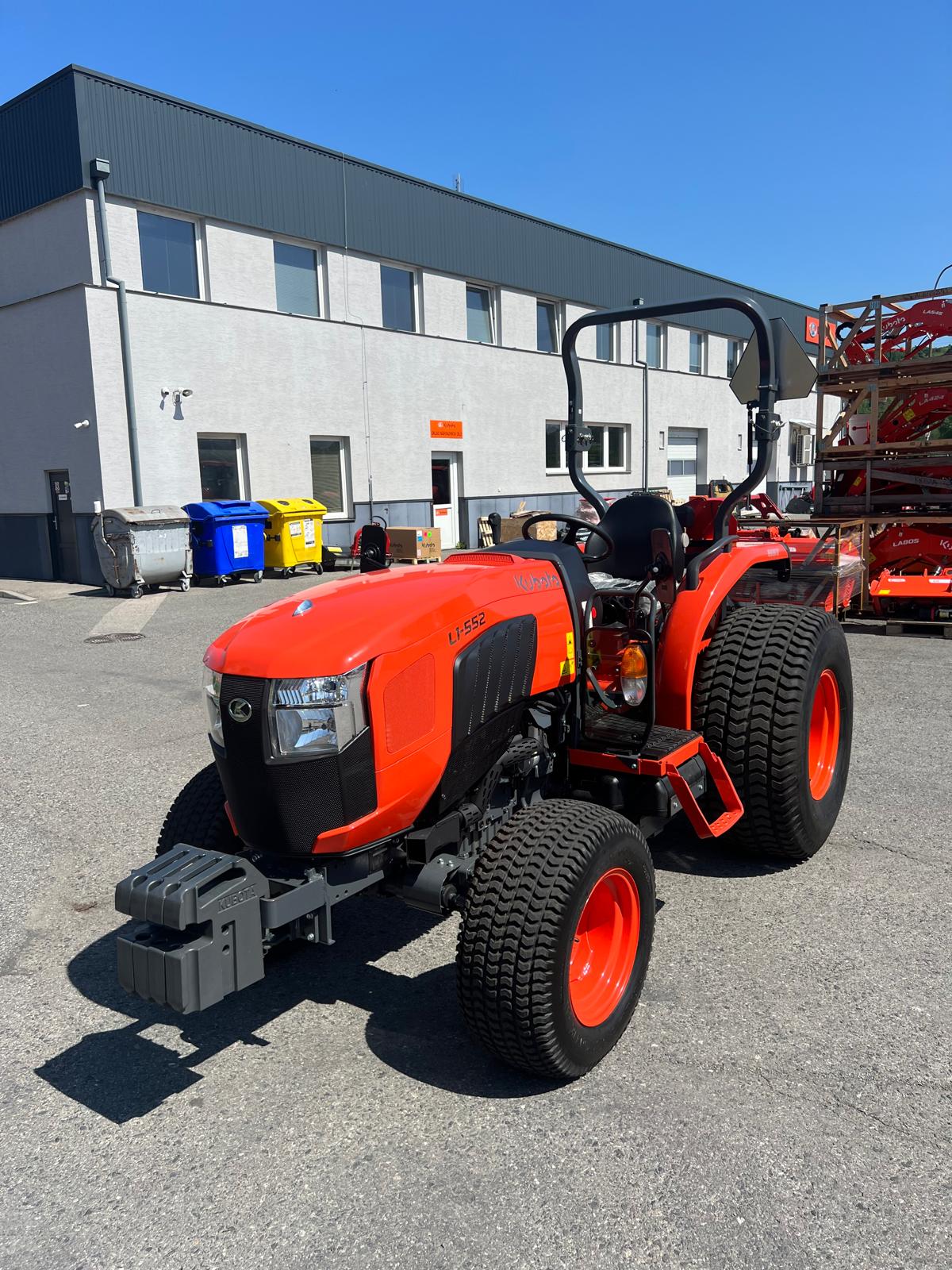 Předání traktoru L1522H které proběhlo přímo u dovozce firmy K.B.T.