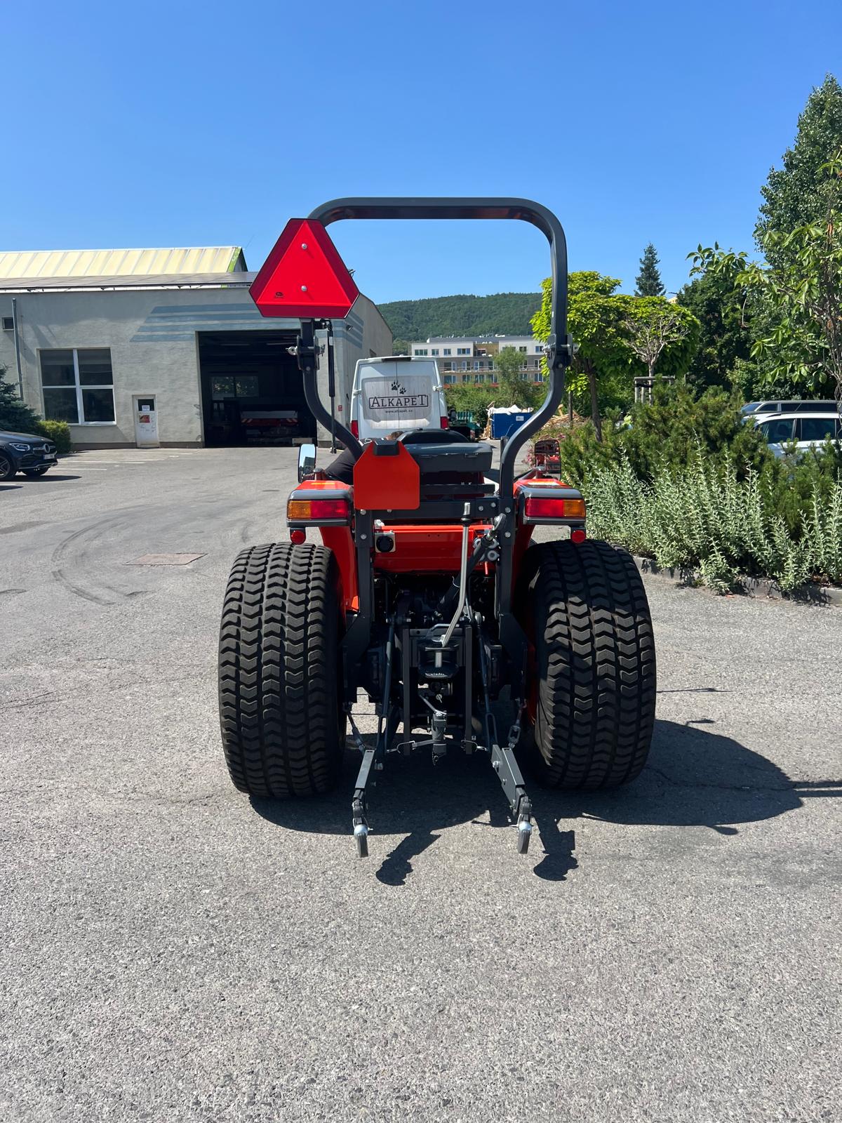 Předání traktoru L1522H které proběhlo přímo u dovozce firmy K.B.T.