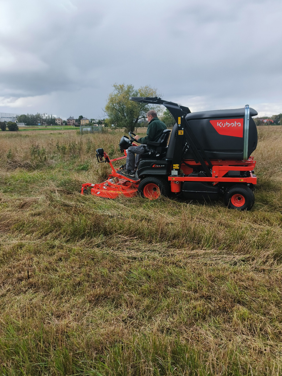 Předváděcí akce pro technické služby města Opava. V akci sekačka FC441 !